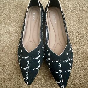 （SOLD）Women's Black and White Flats